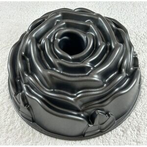 Nordic Ware Rose Bundt Cake Pan Cast Aluminum Non-Stick 10 Cup USA Made **EUC**